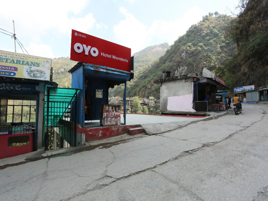 OYO Flagship 28382 Nautiyal Home Stay
