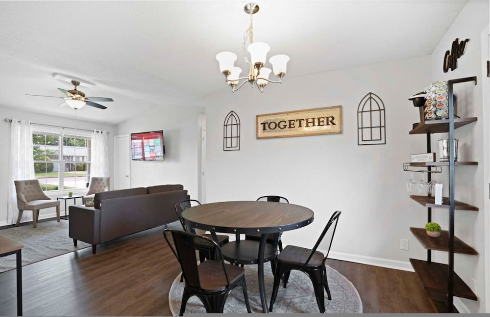 Charming House Close to Fort Campbell and Casino