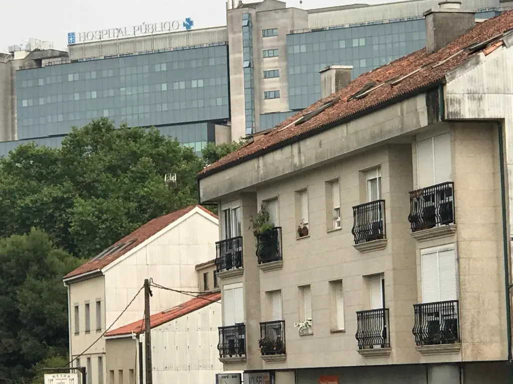 apartamento con amplia terraza cerca del hospital clínico