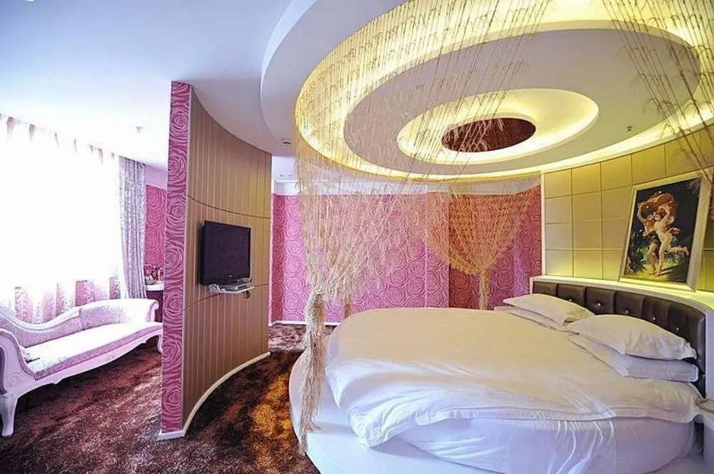 Minghao Fashion Hotel (Xianju Passenger Transport Center)