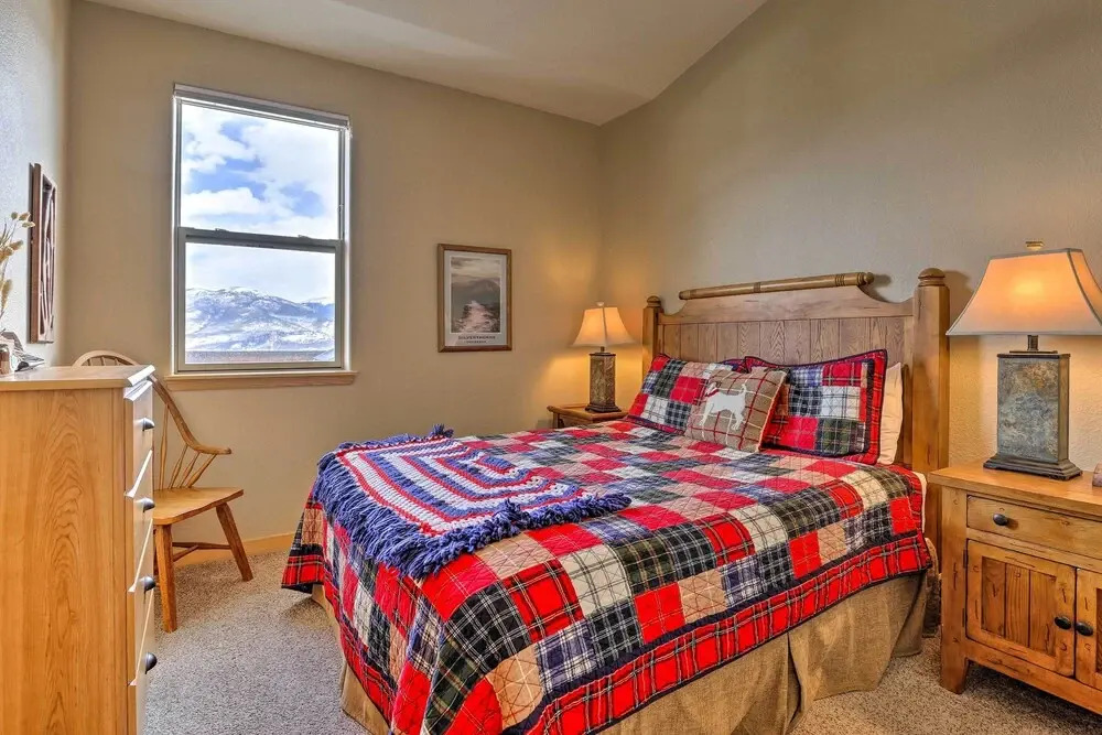 11 Mi to Keystone: Silverthorne Condo w/ Deck