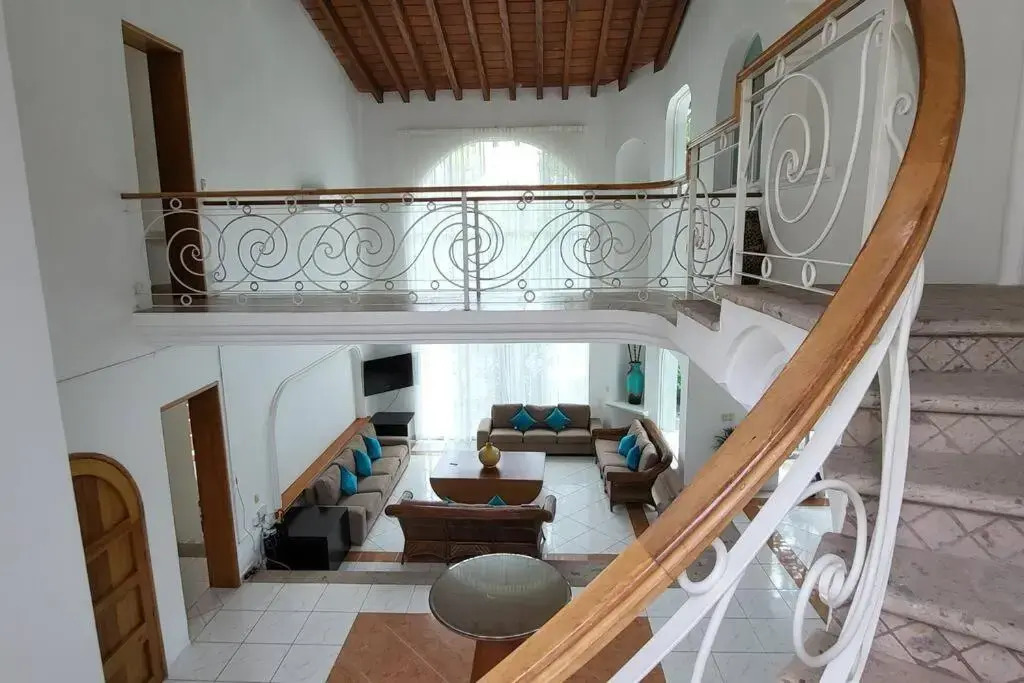Heated Pool & Chef with Full Staff Included - 30 guest