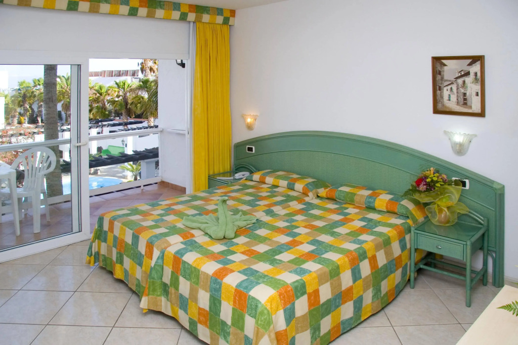 Aparthotel Esquinzo Y Monte Del Mar