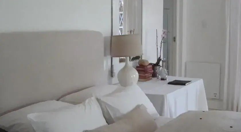 Living Life Station House
