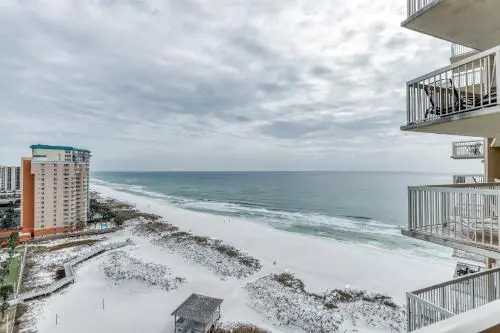 Pelican Beach Resort by Tufan