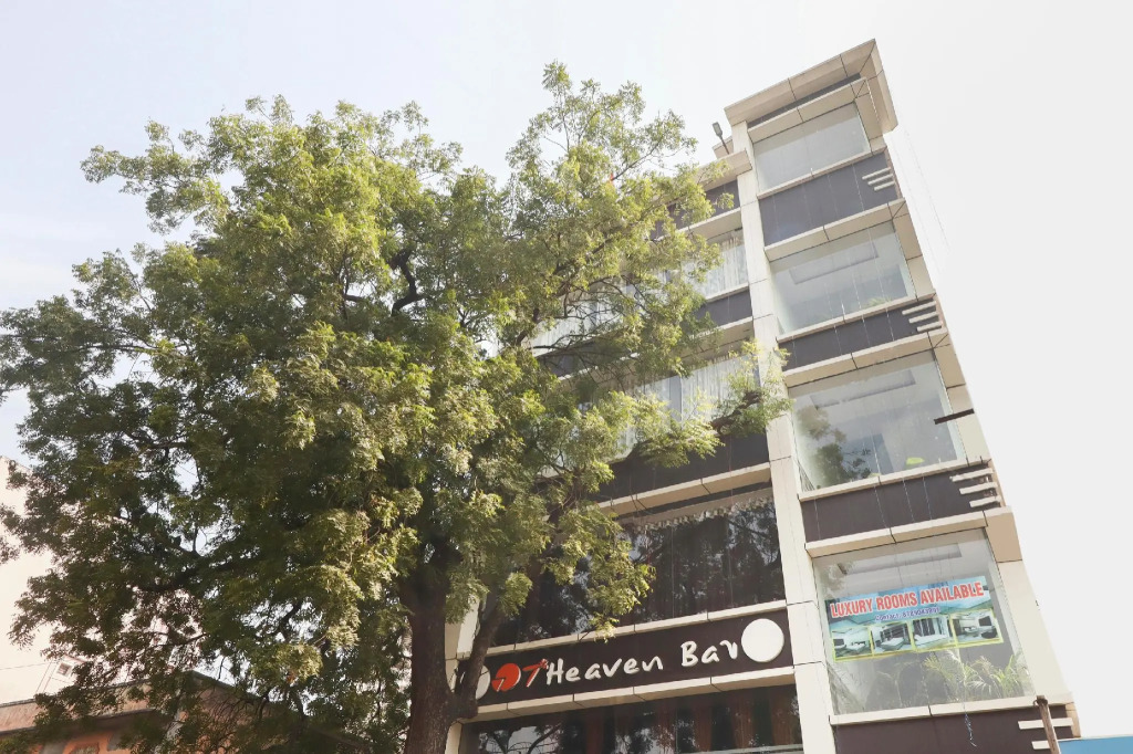 OYO 68376 Hotel 7th Heaven