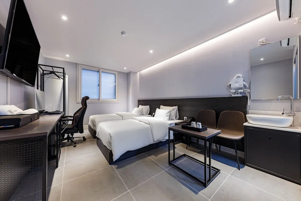 Hotel the Rest