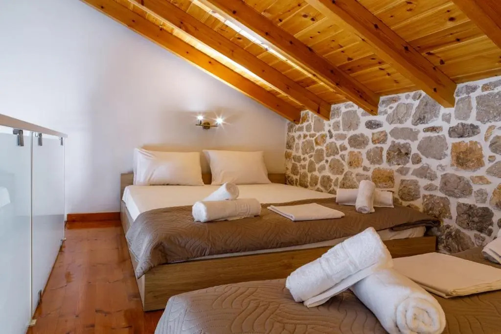 ADRIANS LUXURY APARTMENTS 1