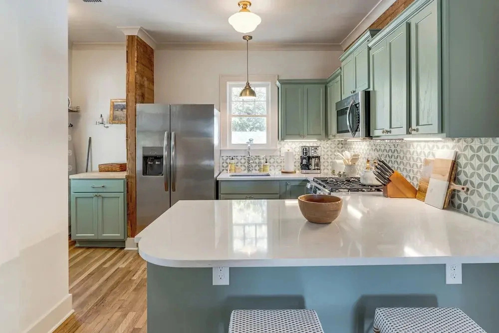 Walk to Downtown Tyler! Updated Historic Apt