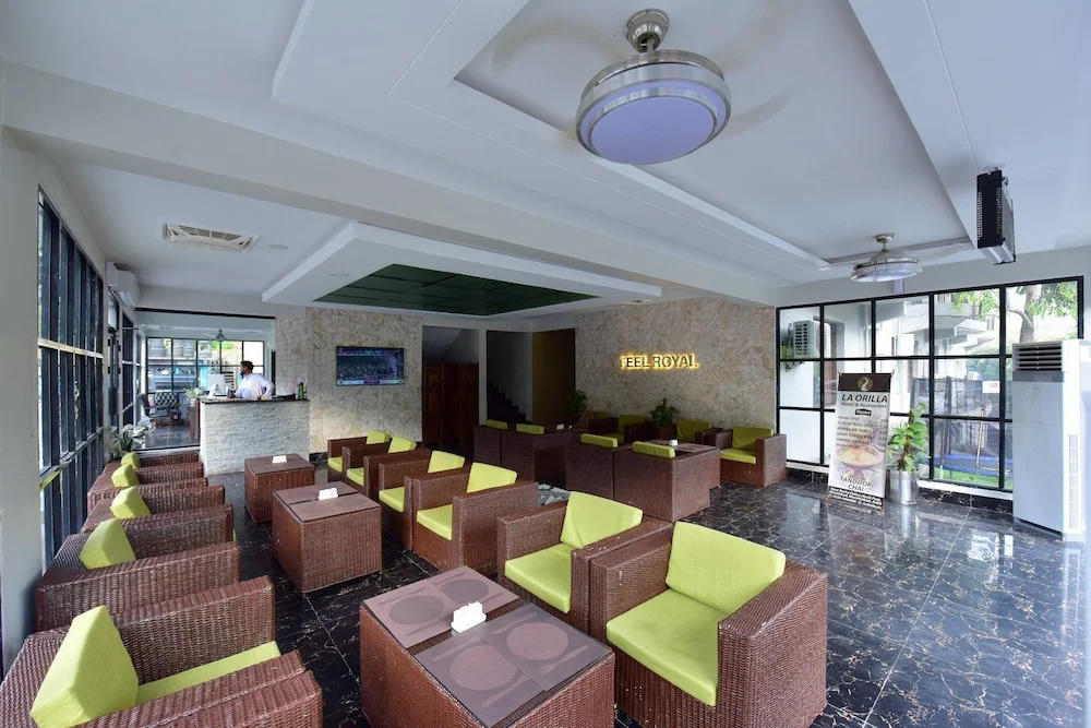 La Orilla Hotel