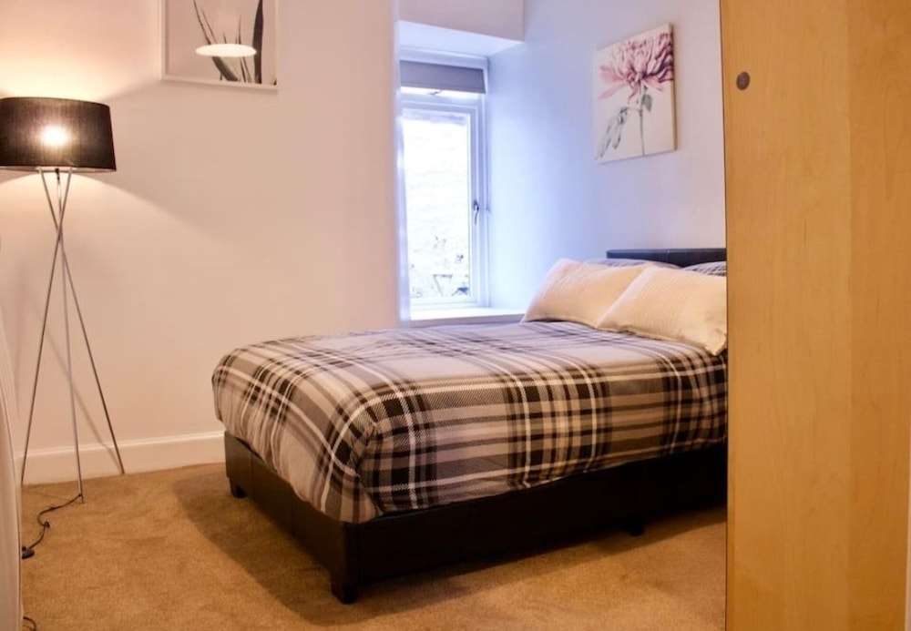 Main Door Flat With Private Garden City Center