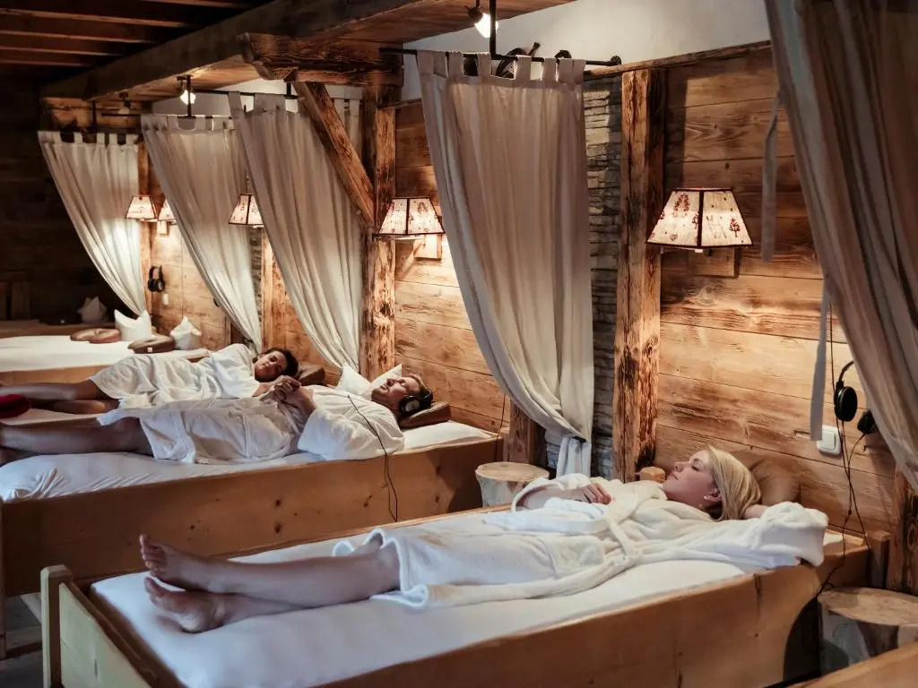 Staudacherhof in Garmisch-Partenkirchen I Blick aufs Zugspitzmassiv I einzigartige Bayurvida Küche