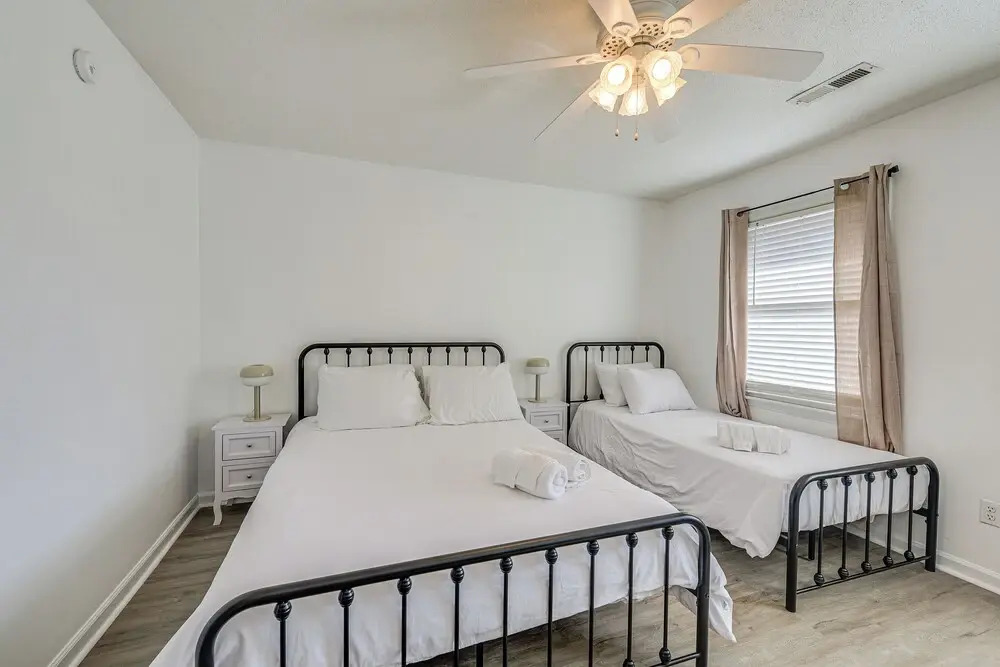 1 Mi to Beach: Cozy Grand Strand Townhome!
