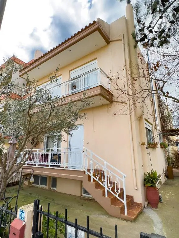 Cosy 2-Floor House with Garden