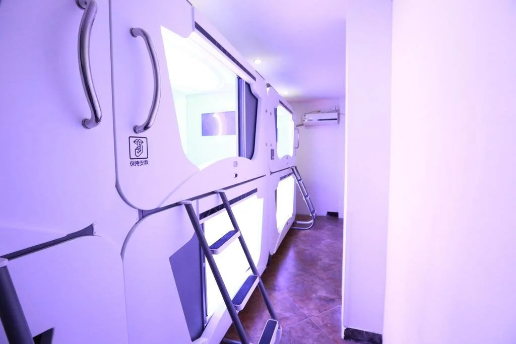 Jian Yi Capsule Theme Hostel