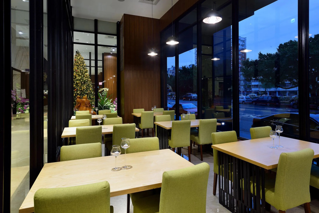 Aeris International Hotel