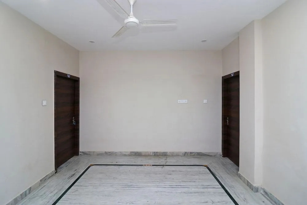 Krishna Plaza by OYO Rooms