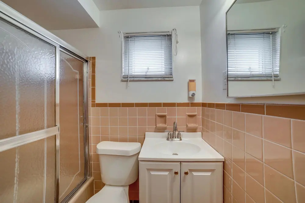 3 Mi to Downtown: Pittsburgh Home w/ Balcony!