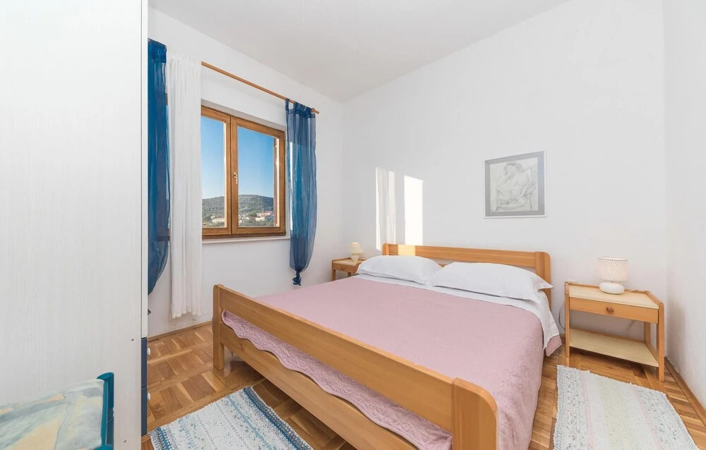 Beautiful Apartment in Vinisce With 2 Bedrooms and Wifi