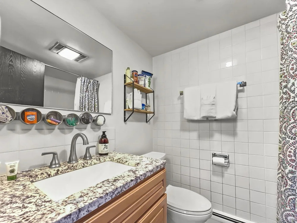 Wh405 Wheeler House 3 Bedroom Condo by RedAwning