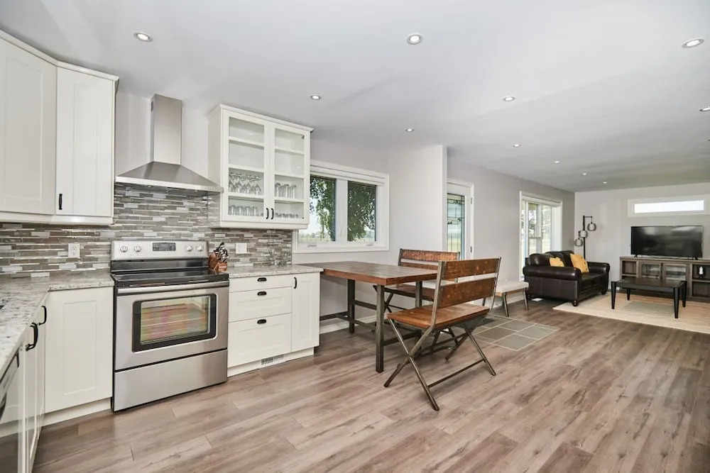 Niagara Vineyard Contemporary