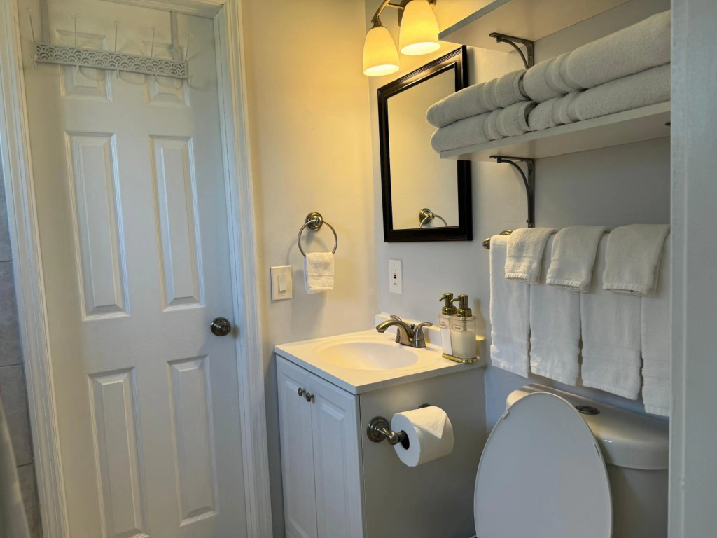 Cozy 2 bedroom near intercoastal & beaches