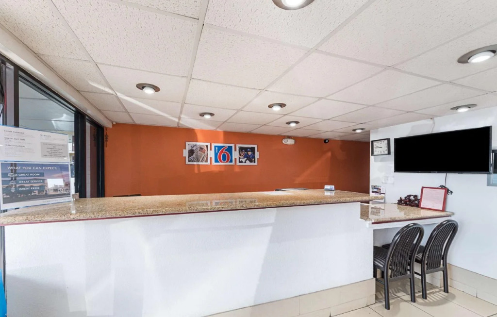 Econo Lodge Central