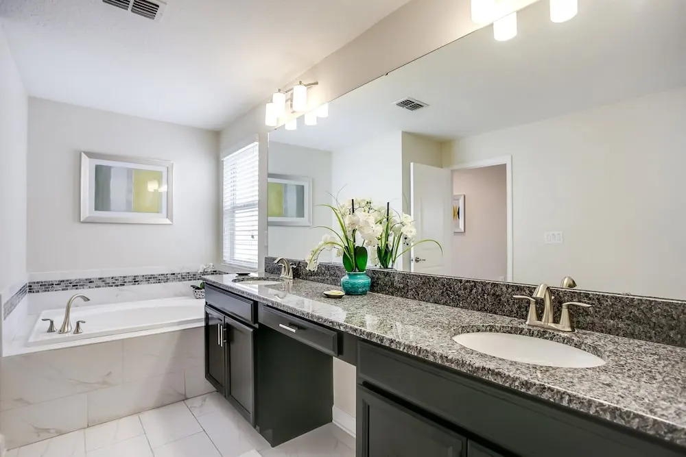 5 Bdrm Gated Golf Community Villa