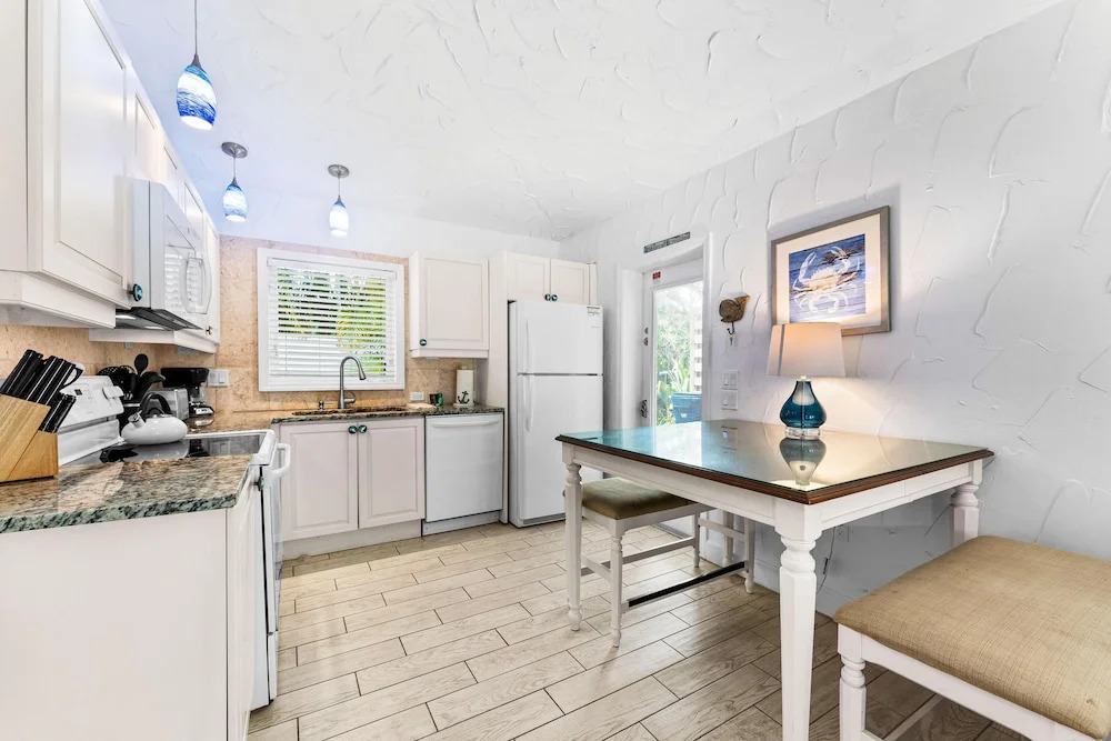Crescent Beach Villas By Beachside Management