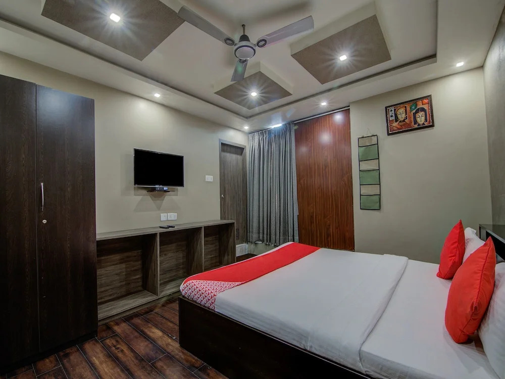 OYO 2656 Hotel Sunstar