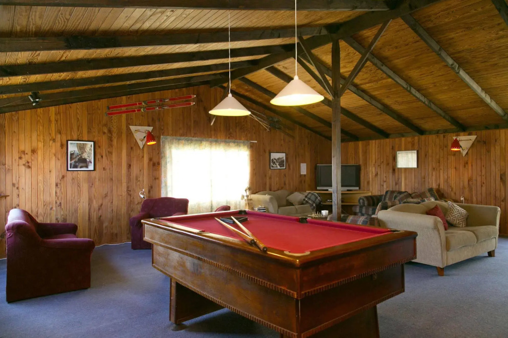 Howards Mountain Lodge