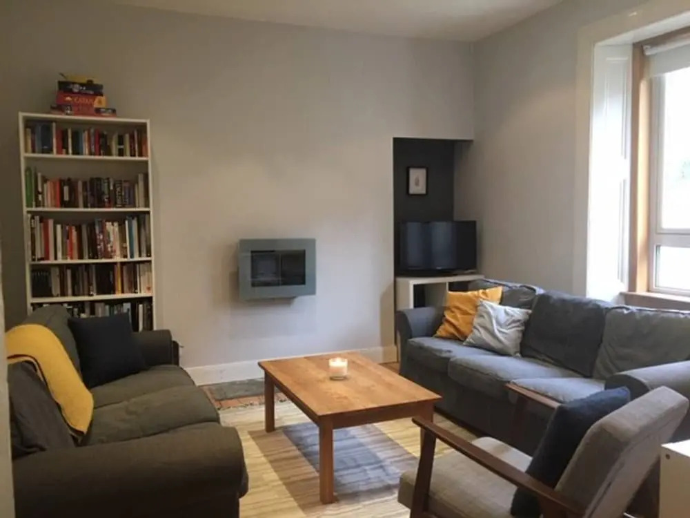 Spacious 3 Bedroom Flat in a Charming Location