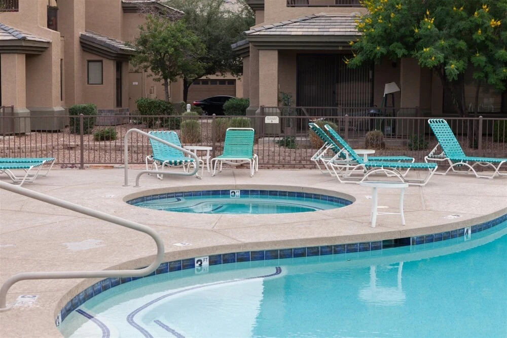 2BR Plus Ocotillo Townhome, Heated Pool, Spa, Gym