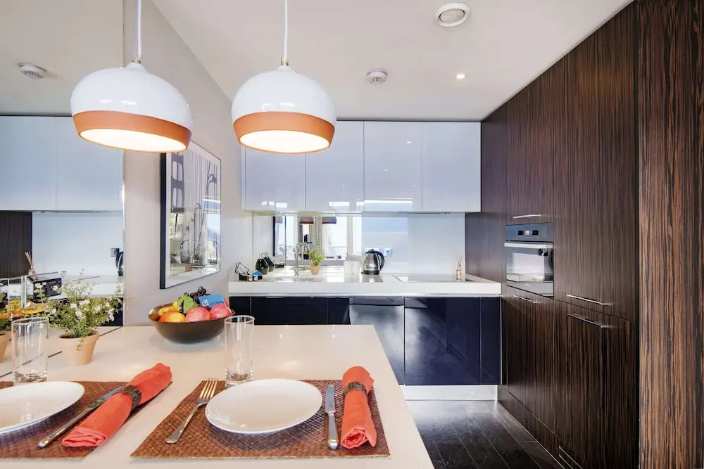 Bright Chelsea Grosvenor Waterside Apartment