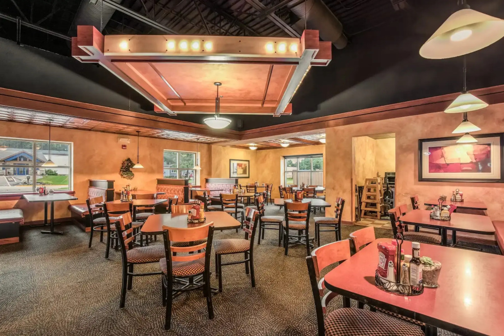 AmericInn & Suites by Wyndham Baraboo Event Center