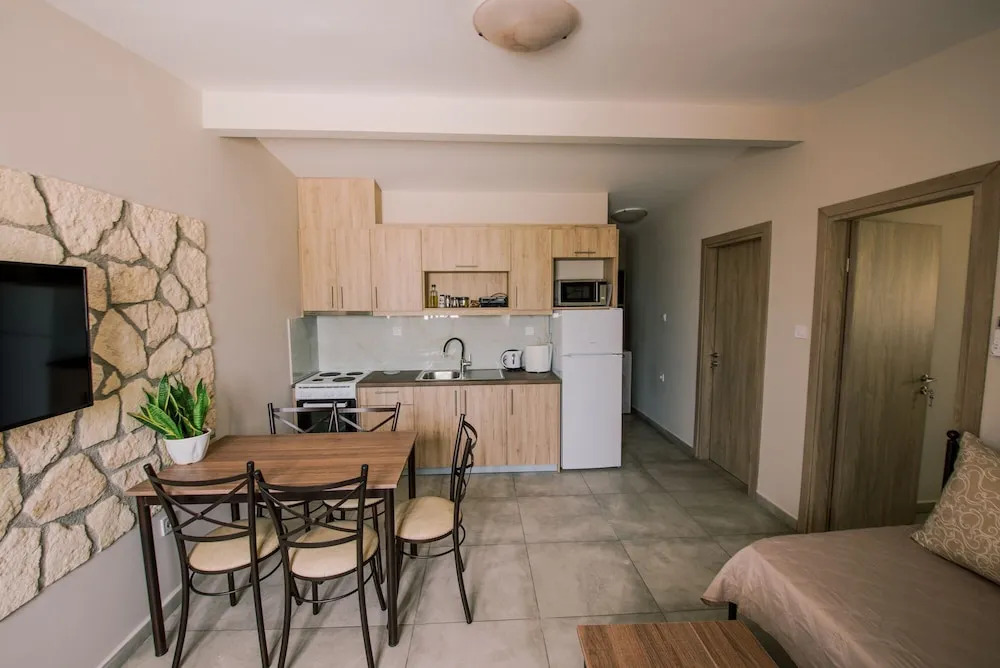 Acrocorinth Apartments