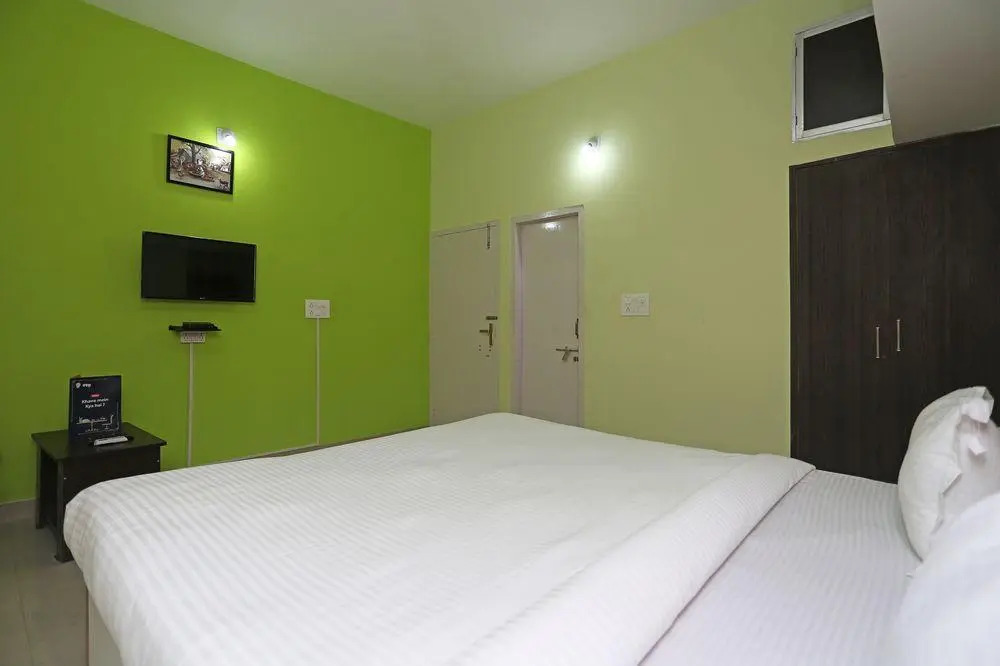 OYO 9345 Aditya Home