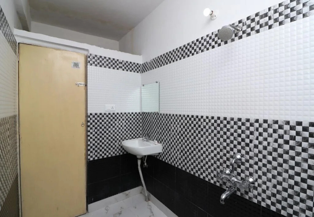 Amar Raj Inn by OYO Rooms