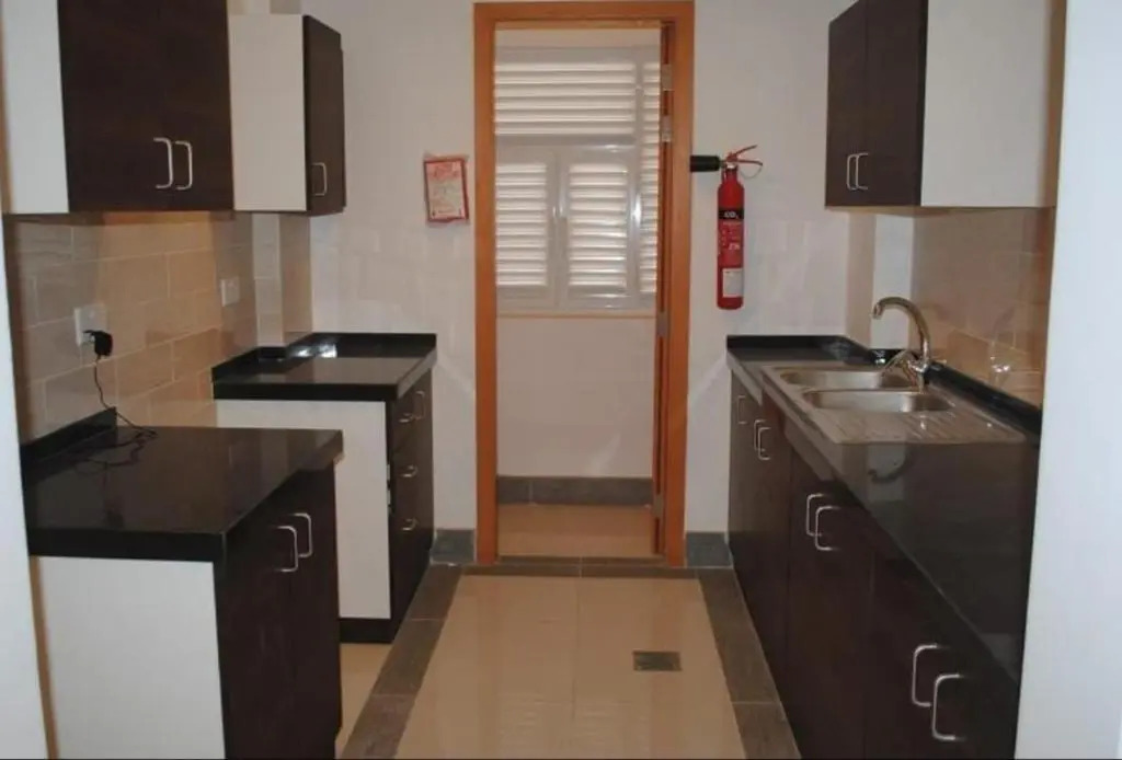ONE Comfortable 2BR Apartment near Airport