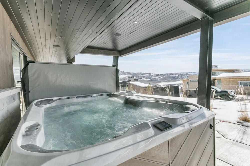 Luxury Deer Valley East Village Home + Hot Tub 6br 6 Bedroom Home