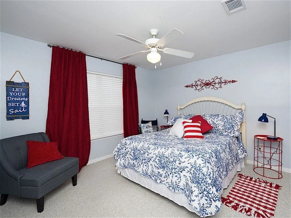 Lagoon Ave #106 - 2 Br condo by RedAwning