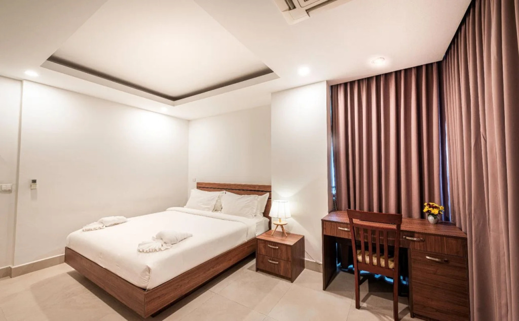 Queen Mansion Hotel & Stays