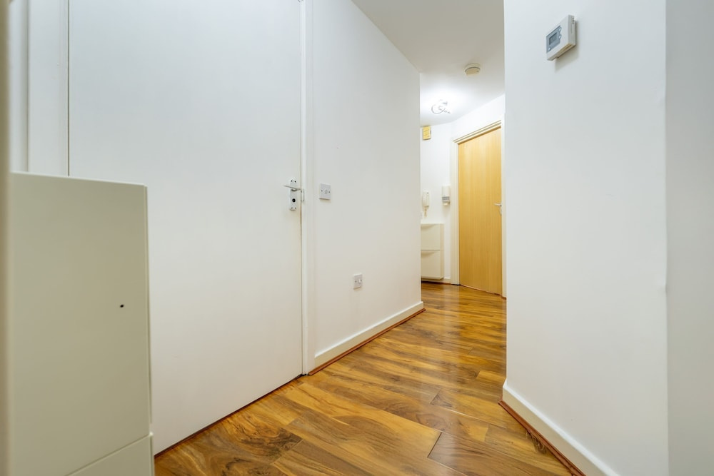 LUX Woolwich Flat 2 Stops to Canary Wharf