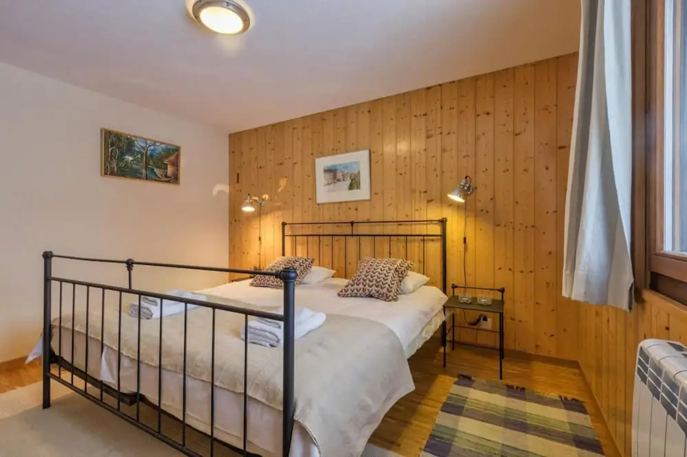 Chalet Les Jeunes - 8 Pax Swiss Ski Chalet