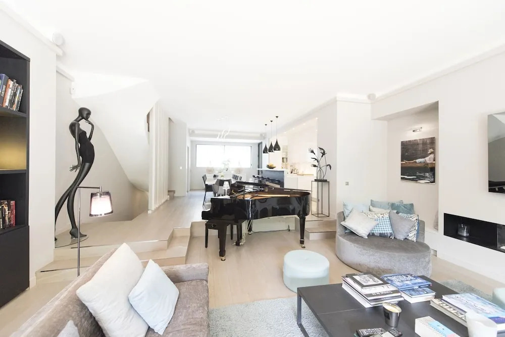 Grand Design on Ile Saint Germain