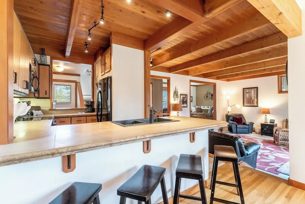 Tennis Townhomes #1340: 2