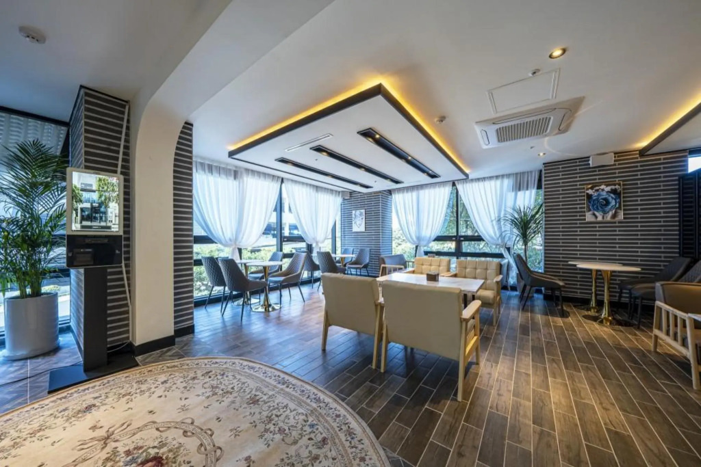 R B Business Hotel