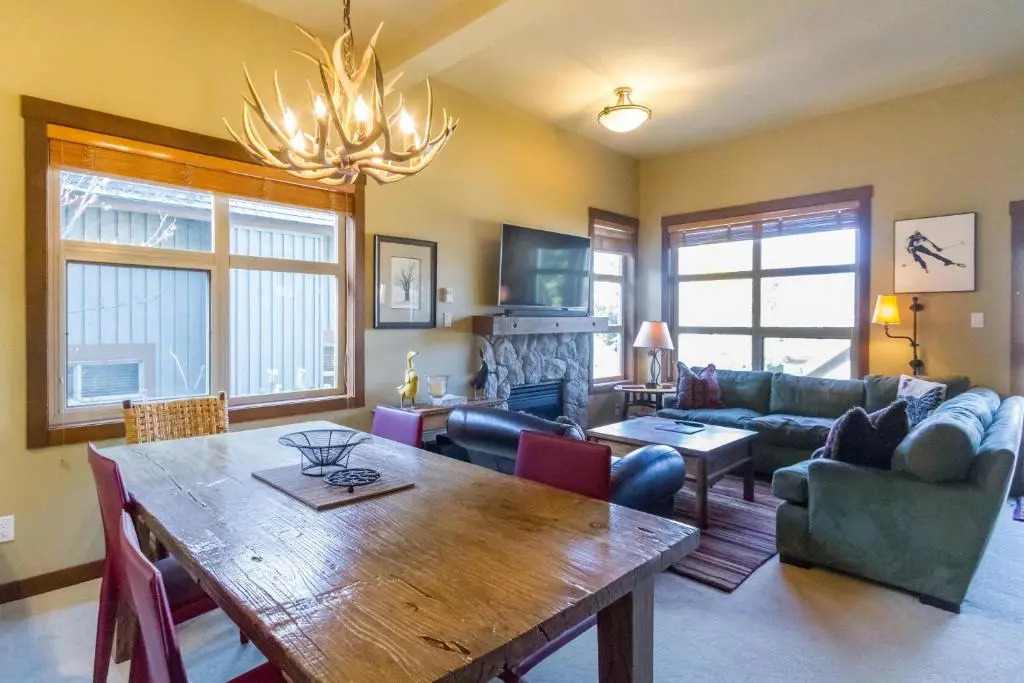 Ski in Ski out Minutes from Village, Private Hot Tub Sleeps 6 Free Shuttle