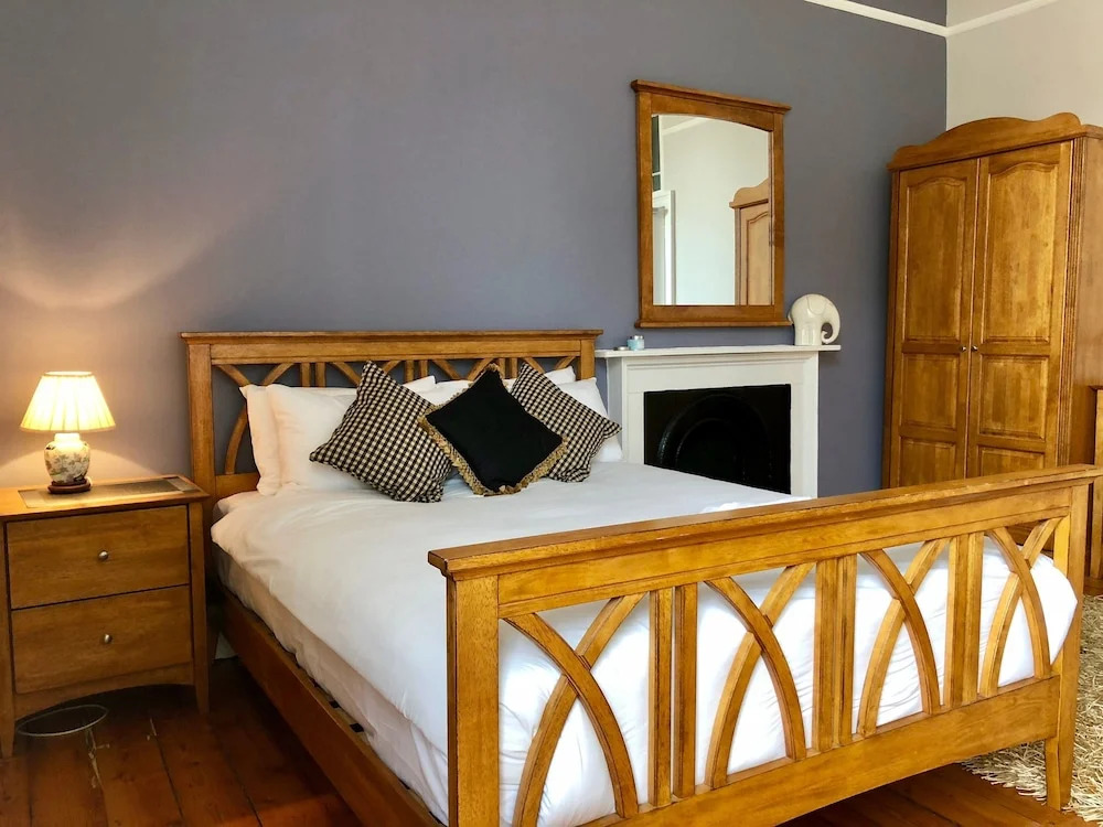 4 Bedroom Georgian Flat In New Town