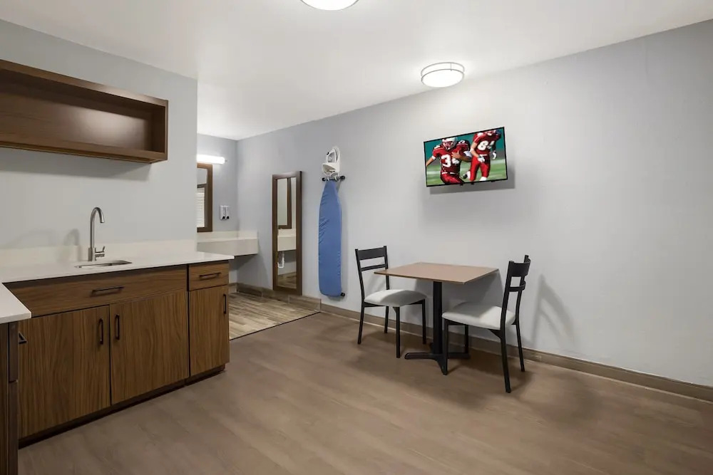 Motel 6 Orange